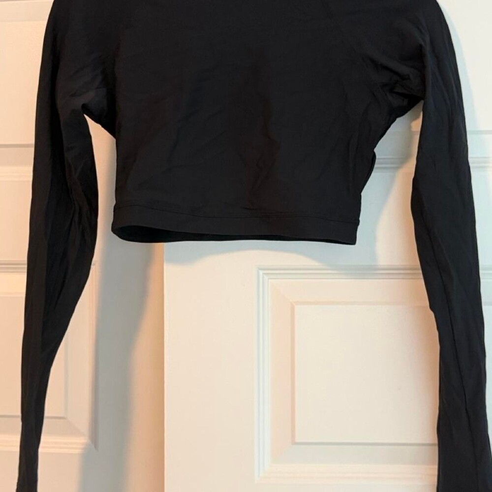 Athleta black long sleeve crop top in XS #activewear #athletic worn 1 time